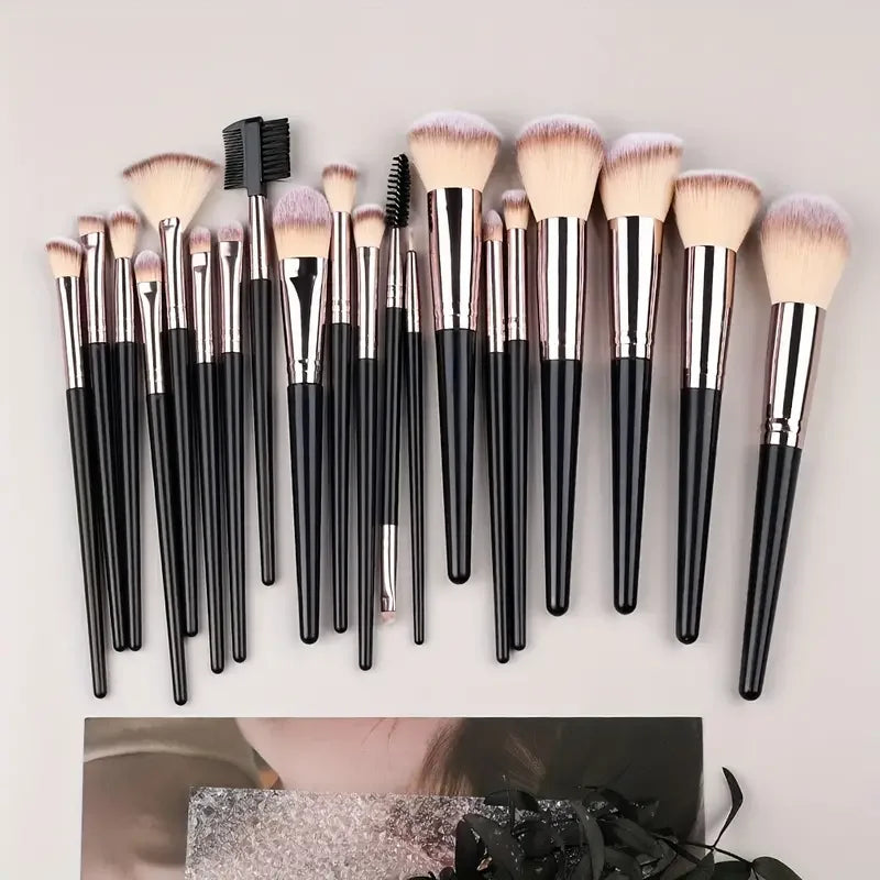 Kit 20 Pincéis Profissionais + Esponja | Acabamento de Maquiadora